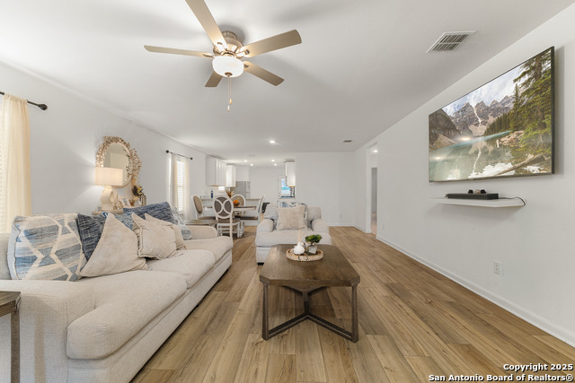 Image 8 of 33 For 12135 Luckey Villa