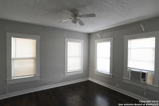 Image 6 of 8 For 622 Iowa  