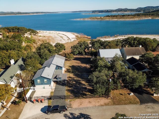 Details for 864 Lakebreeze Dr, Canyon Lake, TX 78133