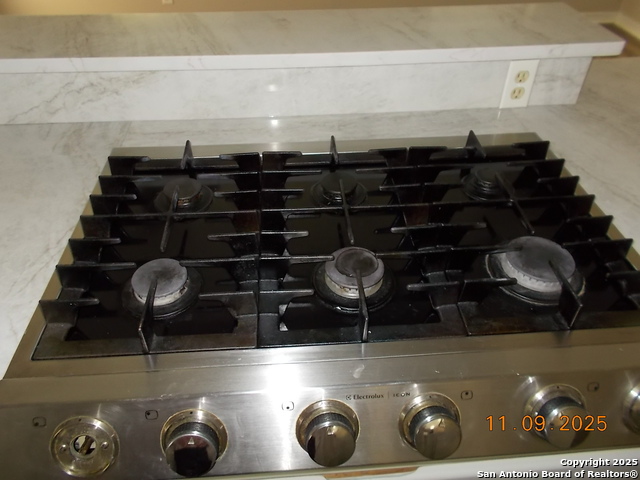 Image 13 of 28 For 1247 Abbotsbury