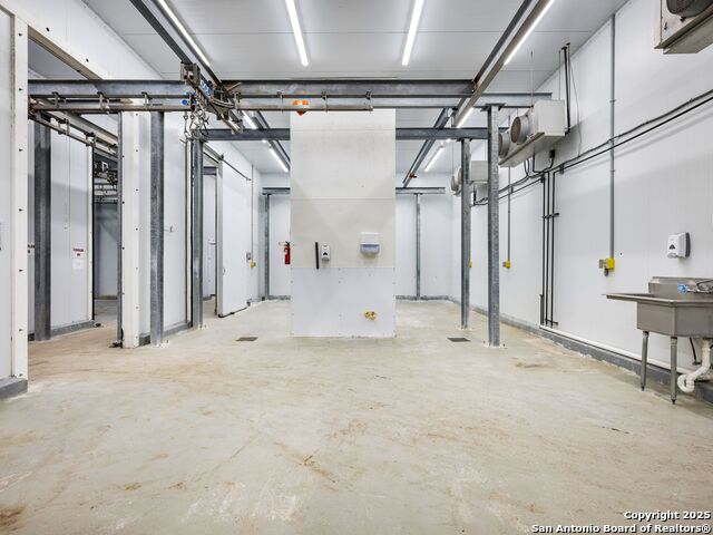 Listing photo id 21 for 6411 Highway 90 E