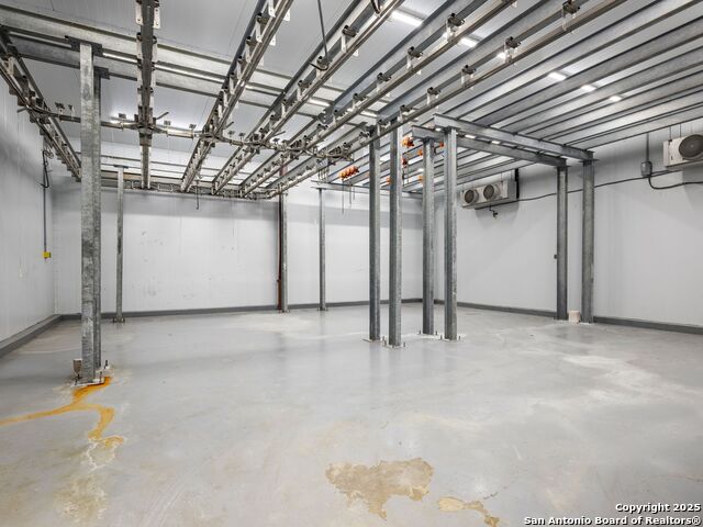 Listing photo id 23 for 6411 Highway 90 E