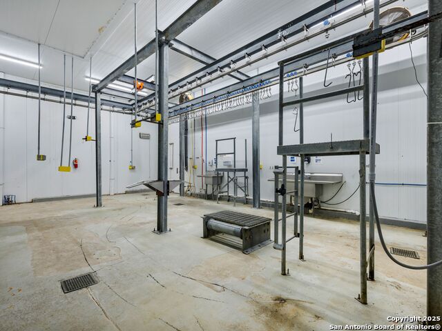 Listing photo id 24 for 6411 Highway 90 E