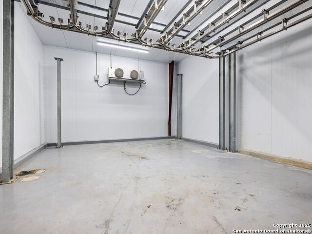 Listing photo id 27 for 6411 Highway 90 E