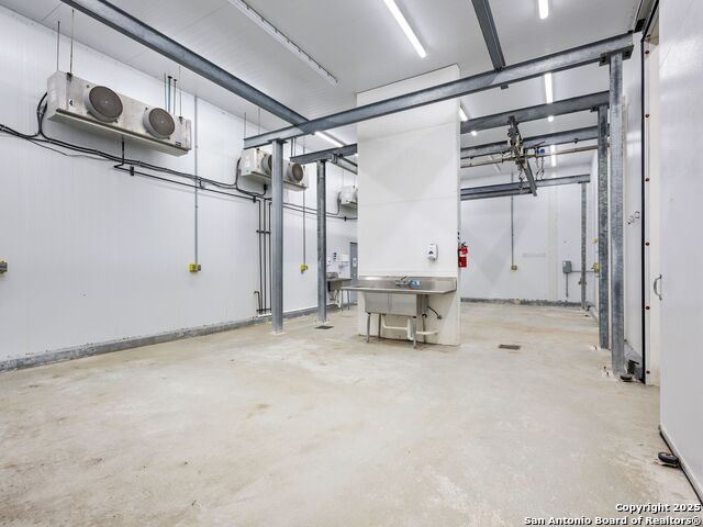 Listing photo id 29 for 6411 Highway 90 E