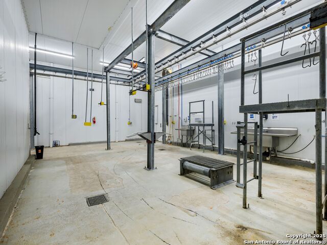 Listing photo id 39 for 6411 Highway 90 E