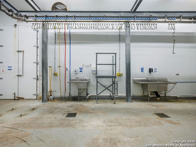 Listing photo id 41 for 6411 Highway 90 E