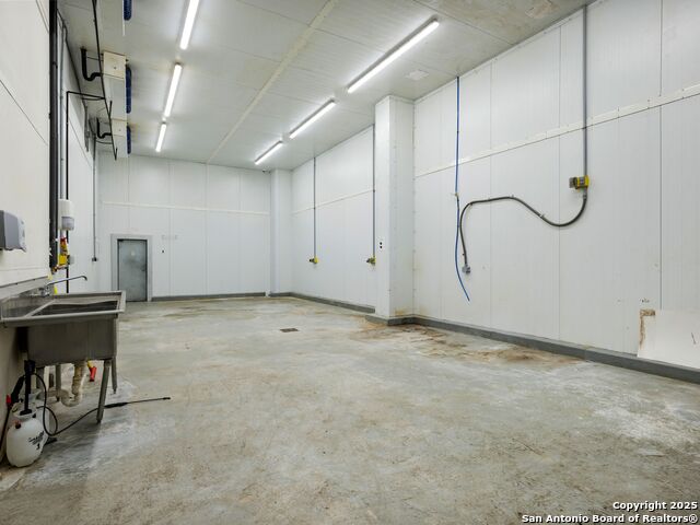 Listing photo id 43 for 6411 Highway 90 E