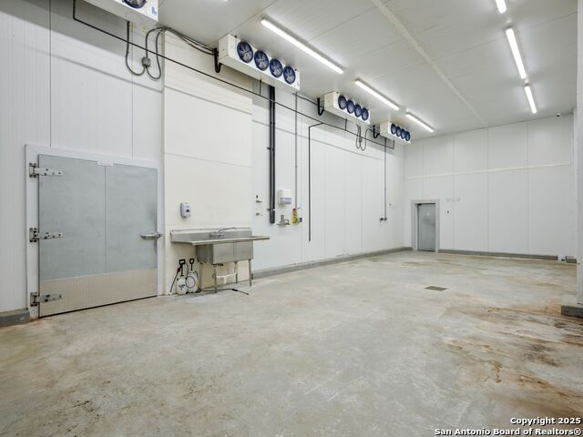 Listing photo id 44 for 6411 Highway 90 E