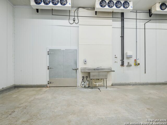 Listing photo id 45 for 6411 Highway 90 E