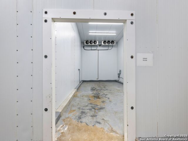 Listing photo id 47 for 6411 Highway 90 E