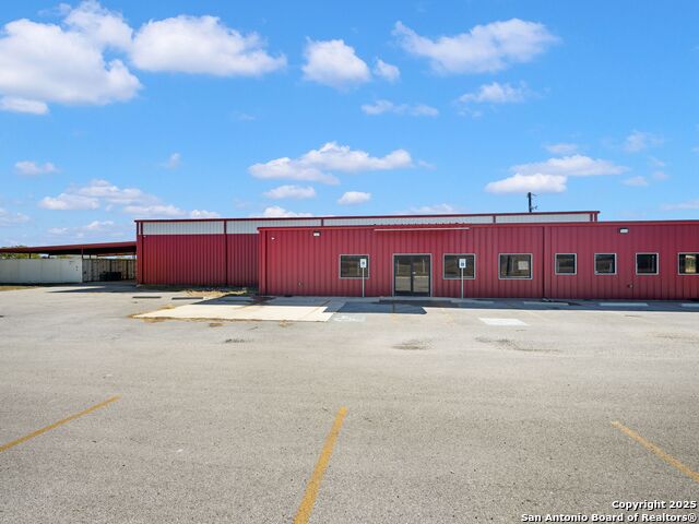 Listing photo id 3 for 6411 Highway 90 E