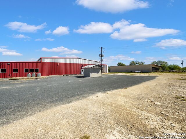 Listing photo id 52 for 6411 Highway 90 E