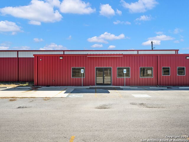 Listing photo id 4 for 6411 Highway 90 E