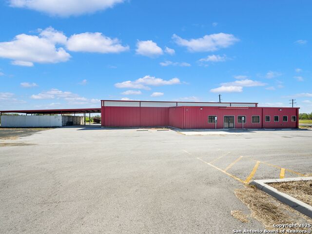 Listing photo id 6 for 6411 Highway 90 E