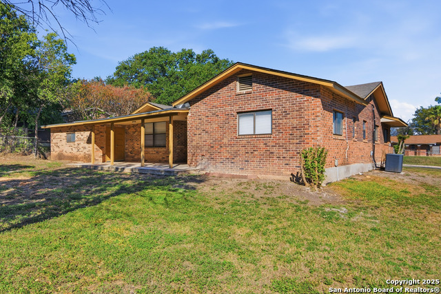 Listing photo id 18 for 5922 Moon Dance