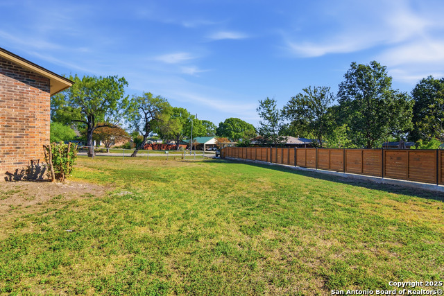 Listing photo id 20 for 5922 Moon Dance