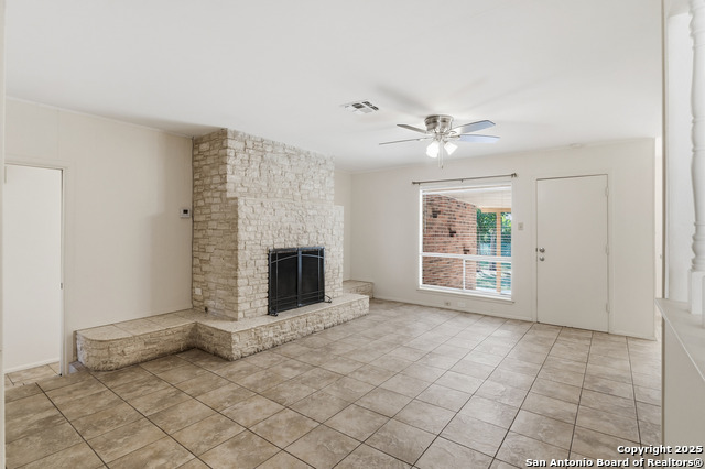 Listing photo id 3 for 5922 Moon Dance