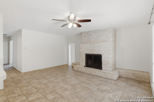 Listing photo id 4 for 5922 Moon Dance