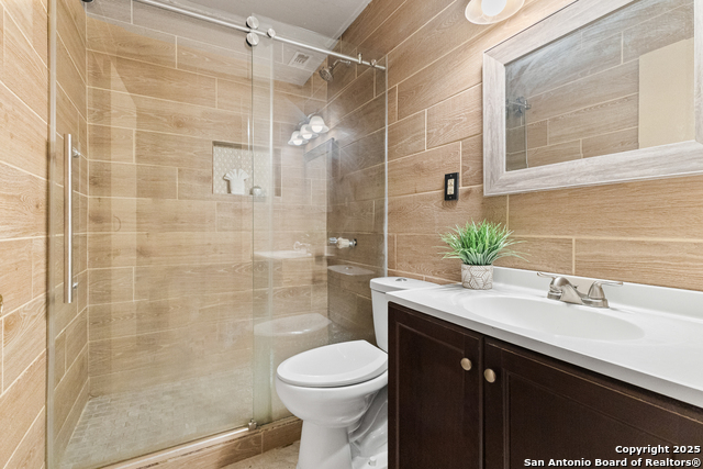 Listing photo id 15 for 1934 Duluth Dr