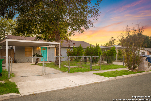 Listing photo id 0 for 1934 Duluth Dr