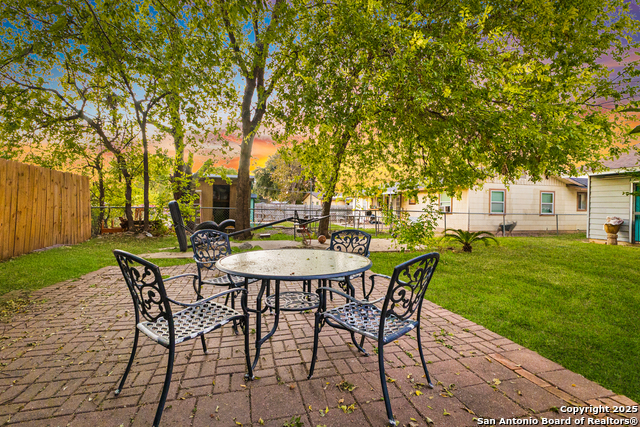 Listing photo id 22 for 1934 Duluth Dr