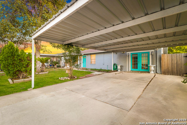 Listing photo id 2 for 1934 Duluth Dr