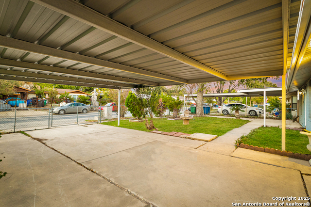 Listing photo id 3 for 1934 Duluth Dr