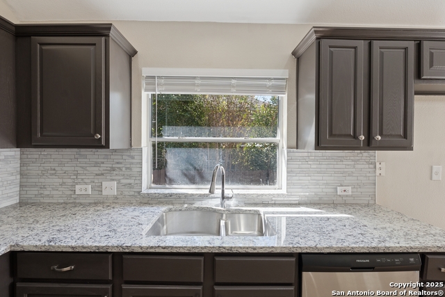 Listing photo id 10 for 1815 Indian Paint Brush