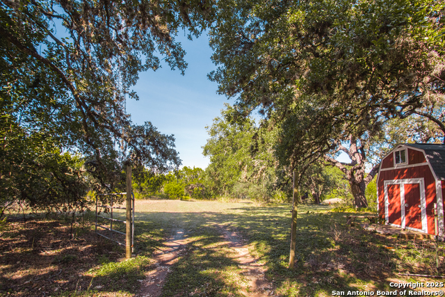 Listing photo id 9 for 7087 Dietz Elkhorn