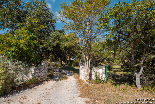 Listing photo id 0 for 7087 Dietz Elkhorn