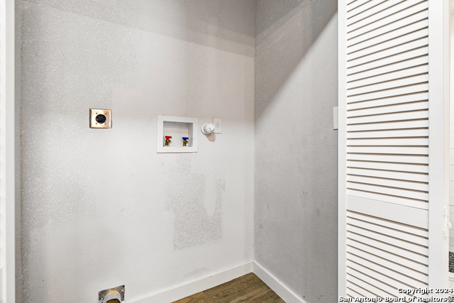 Image 13 of 15 For 118 Zavalla W