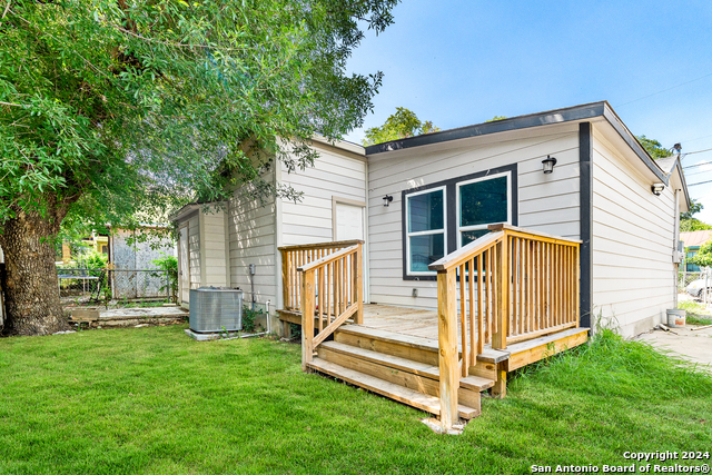 Image 14 of 15 For 118 Zavalla W