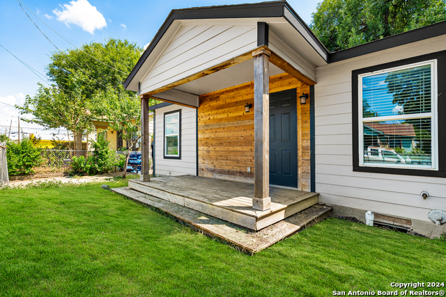 Image 2 of 15 For 118 Zavalla W