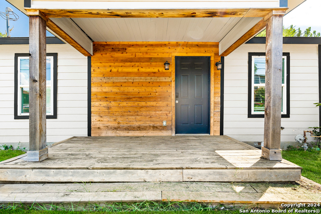 Image 3 of 15 For 118 Zavalla W