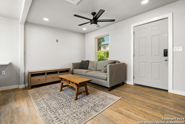 Image 5 of 15 For 118 Zavalla W