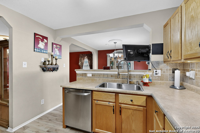 Image 10 of 35 For 24222 Waterwell Oaks