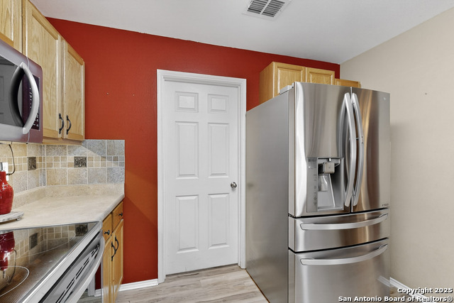 Image 11 of 35 For 24222 Waterwell Oaks