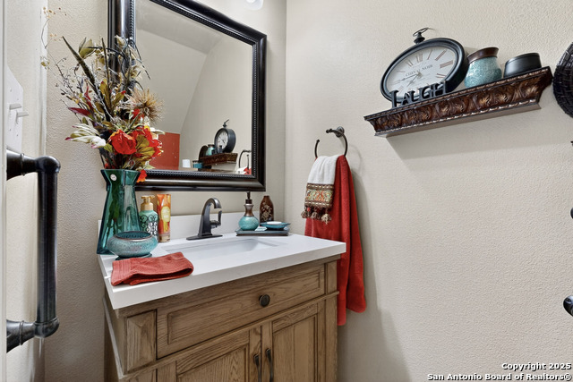 Image 15 of 35 For 24222 Waterwell Oaks