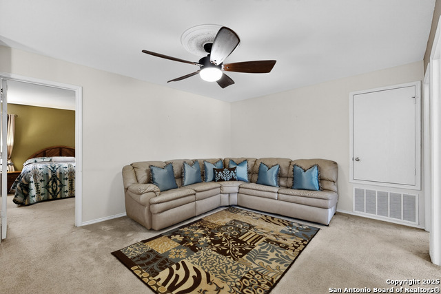 Image 18 of 35 For 24222 Waterwell Oaks