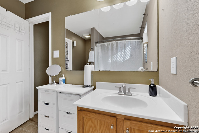 Image 22 of 35 For 24222 Waterwell Oaks