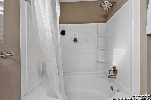 Image 24 of 35 For 24222 Waterwell Oaks