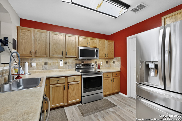 Image 8 of 35 For 24222 Waterwell Oaks