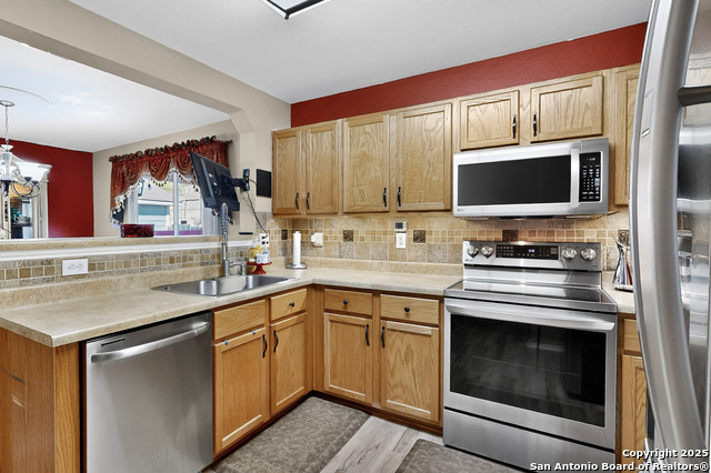 Image 9 of 35 For 24222 Waterwell Oaks