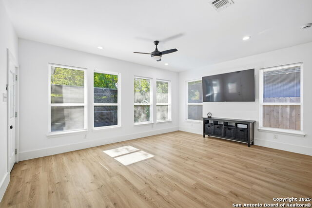 Image 17 of 33 For 918 Berlin Ave