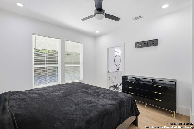 Image 20 of 33 For 918 Berlin Ave