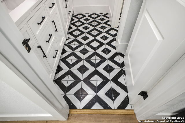 Image 22 of 33 For 918 Berlin Ave