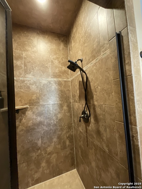 Image 32 of 82 For 117 Rosewood