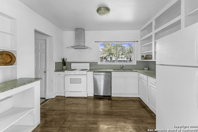 Image 11 of 27 For 139 Belfast  