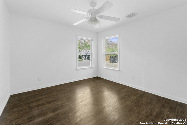 Image 14 of 27 For 139 Belfast  